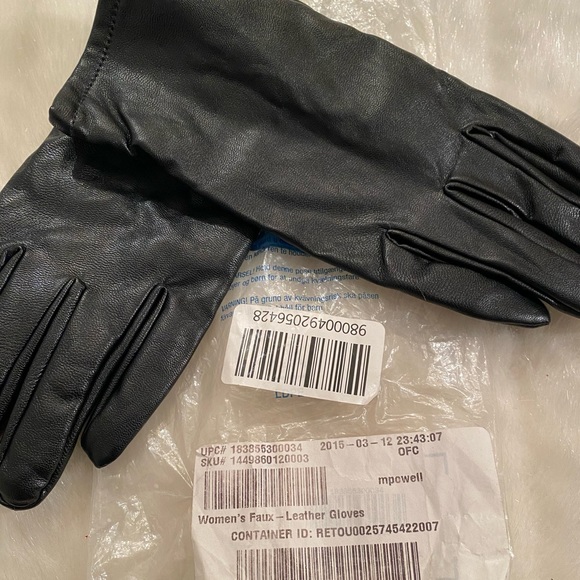 Ladies Black Gloves - Picture 3 of 4